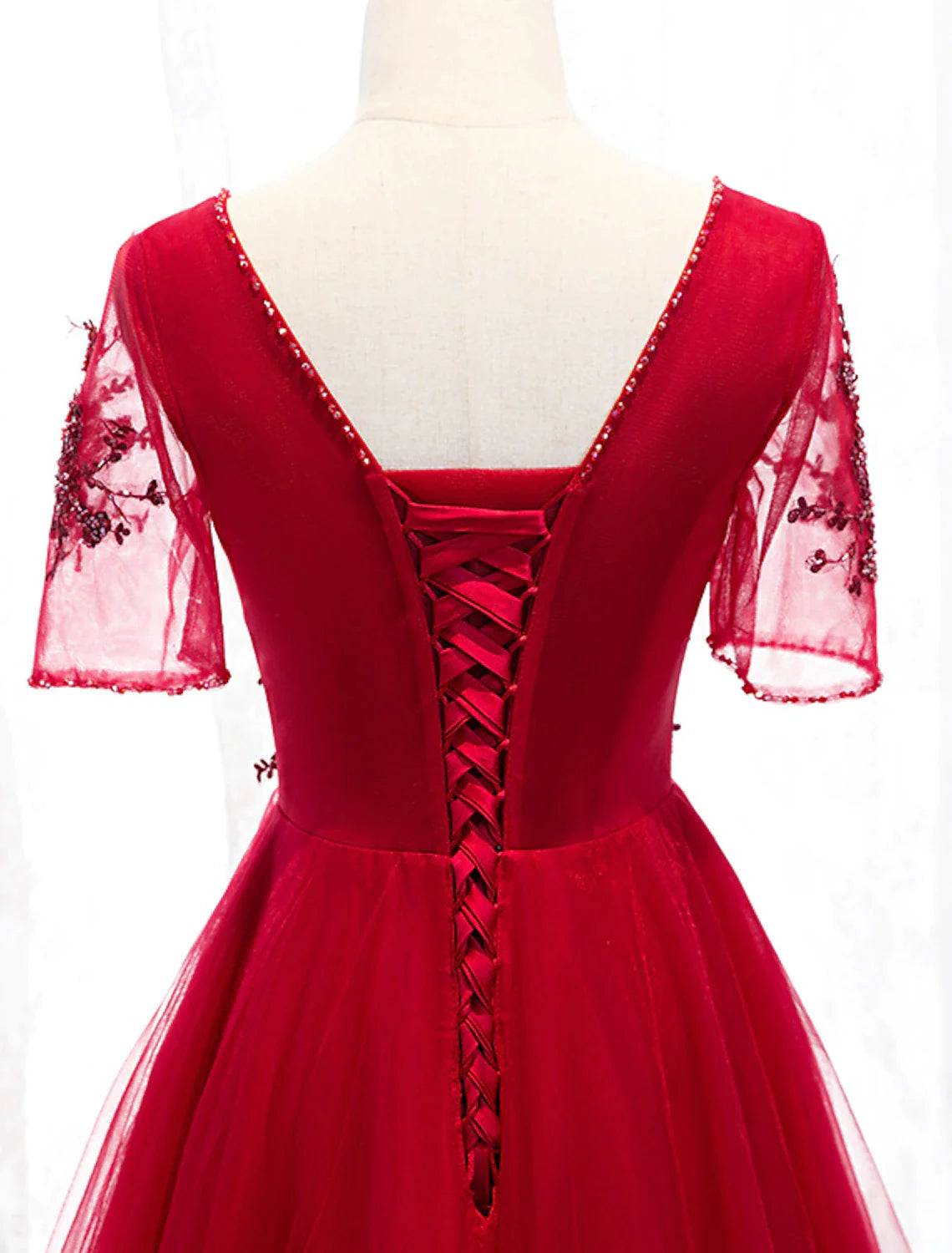 Vestidos de fiesta de corte A, lujosos, para invitadas de boda, largos hasta el suelo, manga corta, tirantes finos, tul con apliques de cuentas.