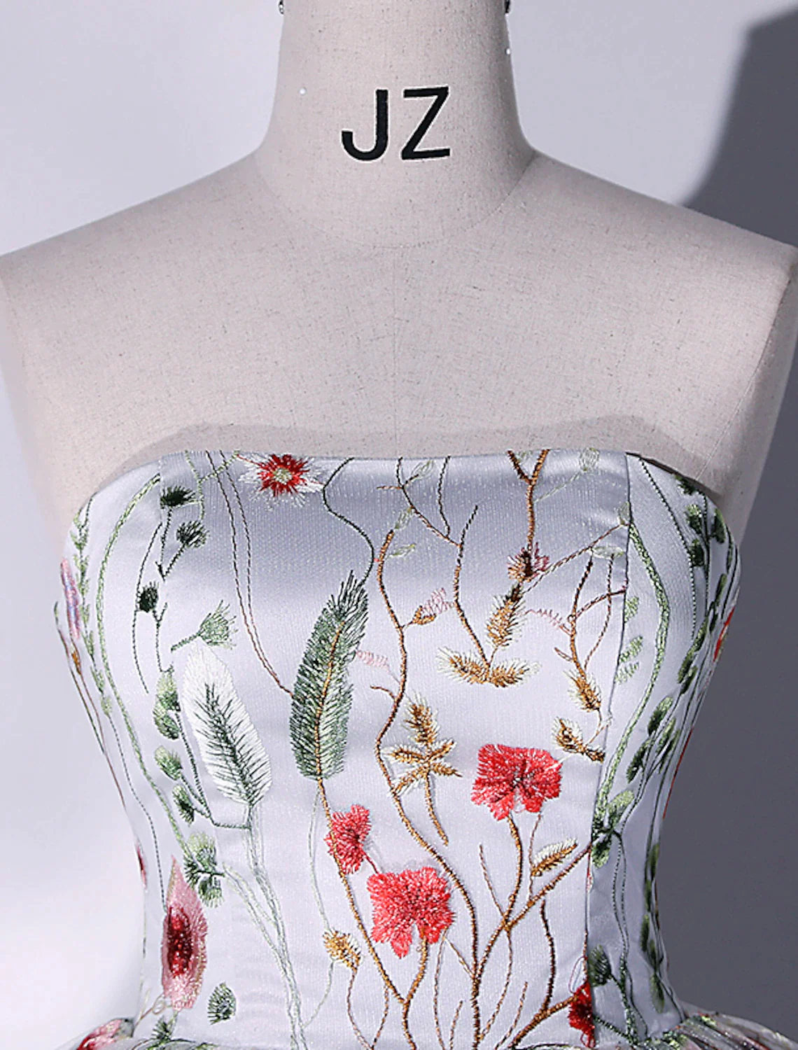 Vestido de noche elegante de quinceañera, largo hasta el suelo, sin mangas, sin tirantes, con encaje y apliques bordados con abertura.