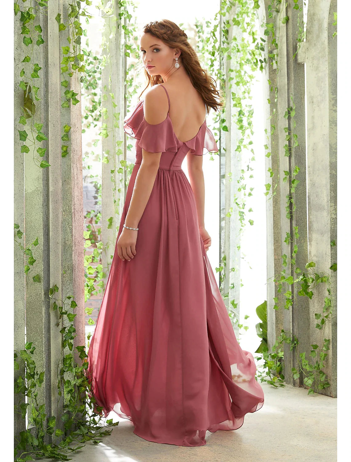 Vestido de dama de honor de corte A, tirantes finos, manga corta, espalda abierta, largo hasta el suelo, de gasa con volantes/fruncidos