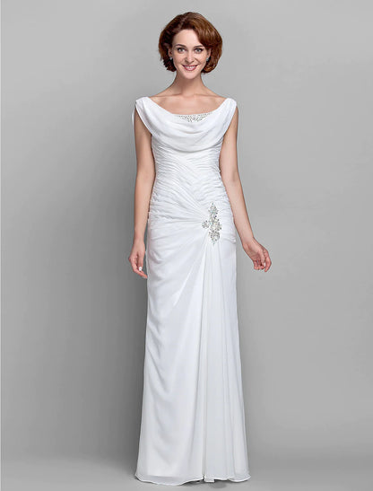 Vestido de madre de la novia de estilo tubo/columna, de inspiración vintage, cuello vuelto, largo hasta el suelo, de gasa, sin mangas, con botones y cristales entrecruzados.